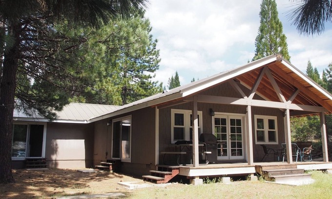 McCloud House | Summer mountain fun for the whole family. Pets OK. Mt. Shasta