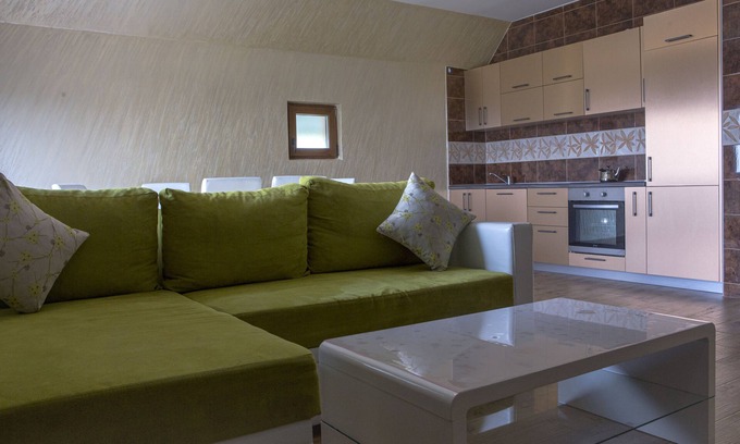 Zabljak Apartment | Summit One-Bedroom Apartment Retreat in Zabljak