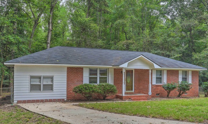 Oakland House | Sumter Ranch-Style Home in Scenic Location!