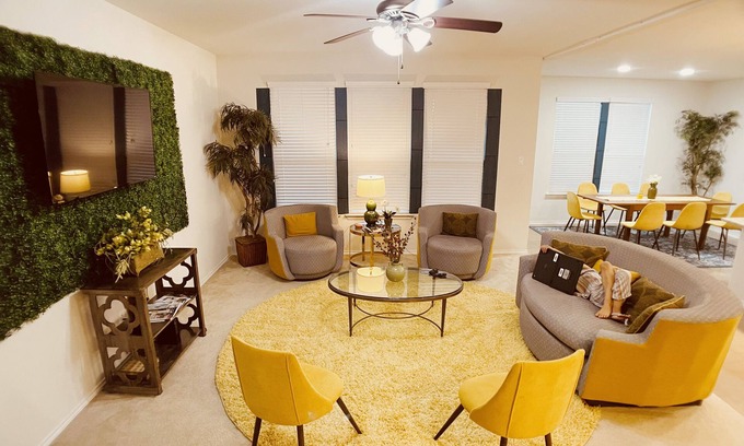 McNeil House | Sun Bright 4 BR 3B, 7 Beds Sleeps 13 -North Austin