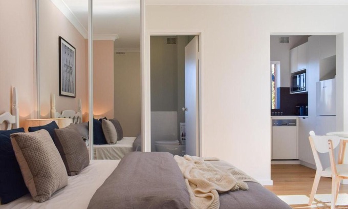 Newtown Apartment | Sun-Drenched 1 Bed Studio Apartment In Newtown