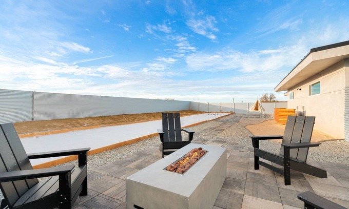 Joshua Tree House | 🌵 Sun Oro Joshua Tree - Hot Tub, BBQ, Fire Pit & Gameroom - A Private Desert Oasis 🌵