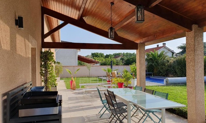 Saint-Simon House | Sun Pool & Rugby in comfy house!