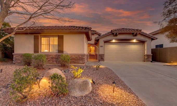 Anthem House | SUN & SHADE, BBQ & POOL