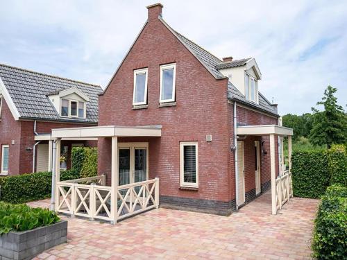 Municipality of Nissewaard House | Sun-Soaked Bungalow in Simonshaven