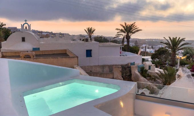 Finikia Apartment | Sunborn Oia Suites