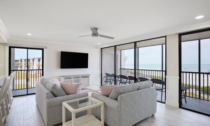 Beachview Country Club Estates Condo | Sundial A301- Gorgeous Beachfront Residence at Sundial Sanibel