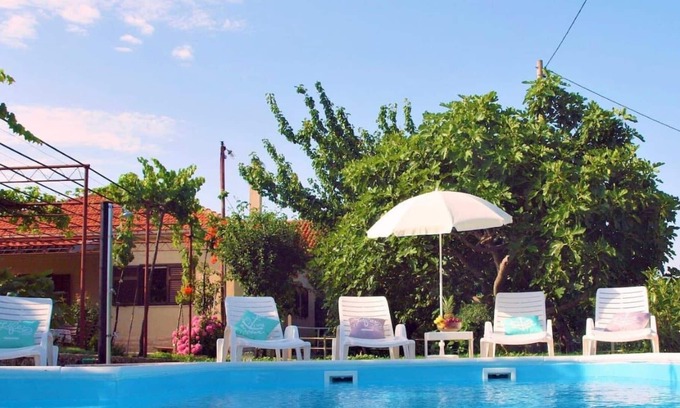 Kucice Apartment | Sunflower house with pool and large garden