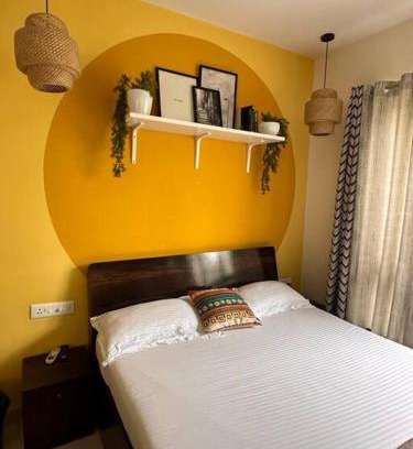 Koregaon Park Apartment | Sunflower Pvt Studio Room in Koregaon Park with AC WiFi Smart TV