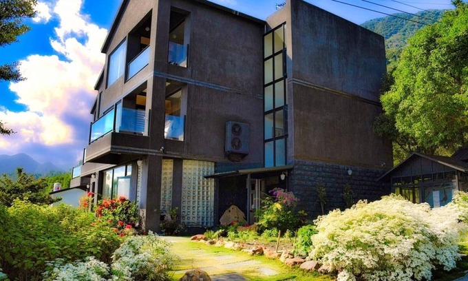 Chenggong Bed & Breakfast | Sunlight Gallery landscape B&B
