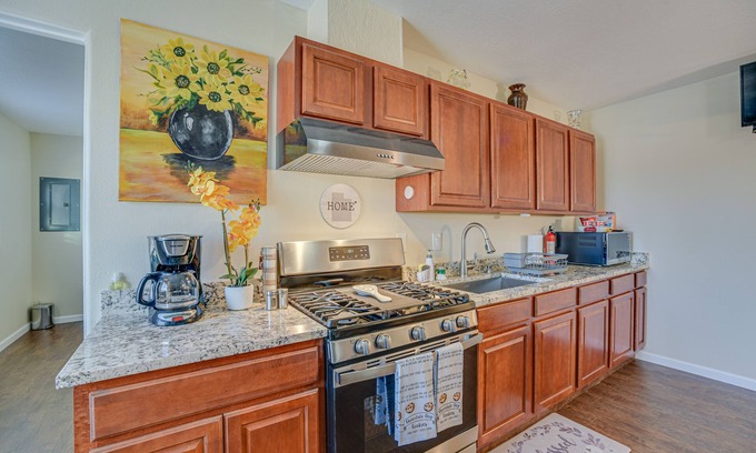 Albuquerque Cottage | Sunlit Albuquerque Retreat: 3 Mi to Old Town!