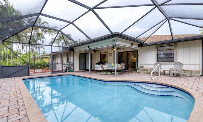 Riviera Beach House | Sunny 3BRD Private Screened In Pool On The Golf Course!