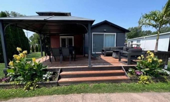 Sherkston Cottage | Sunny Beach Retreat at Sherkston Shores