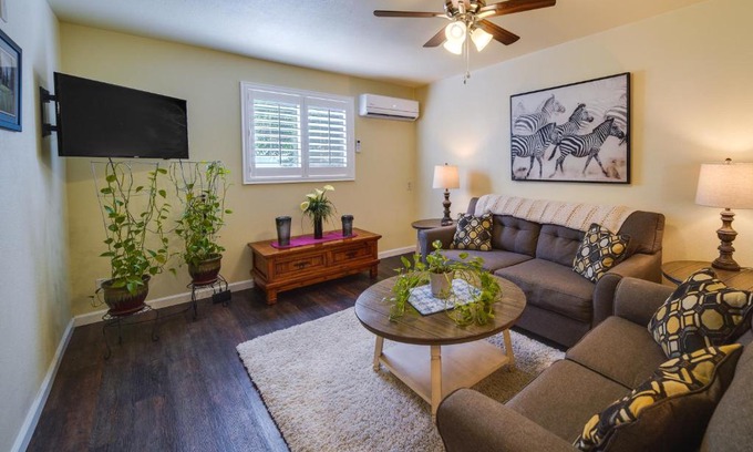 Shasta Lake House | Sunny California Retreat with Pool Access and Patio!