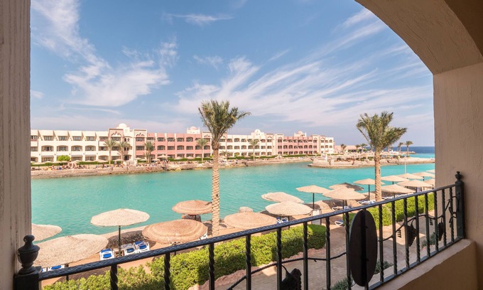 Corniche Road-Dahar Resort | Sunny Days El Palacio Resort & Spa