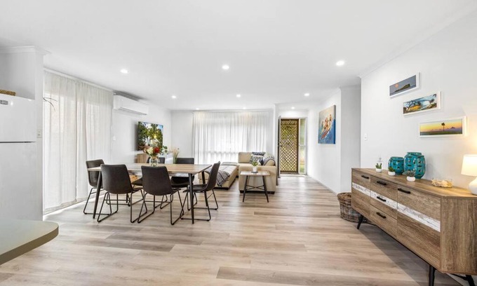 Mudjimba House | Sunny Dayz @ Sundew - pet friendly beach holiday
