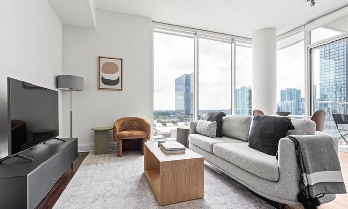 Waller Creek District Apartment | Sunny Downtown Austin 1BR w/Gym, Pool & W/D, nr Rainey St, by Blueground