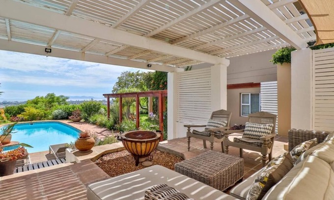 Strand House | Sunny oasis of well-being in a secure estate