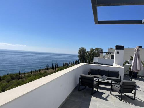 Velilla-Taramay Apartment | Sunny penthouse beach apartment with panoramic views