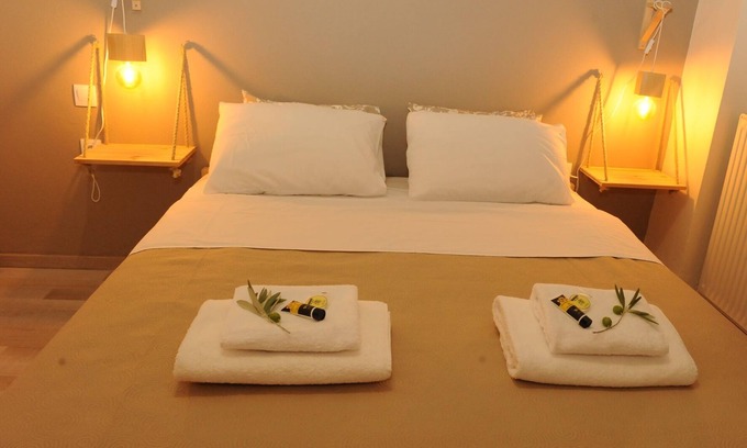 Delfoi Apartment | Sunny & Spacious Apartment in Delphi, 3 Bedrooms, 2 Bathrooms Sleeps 8 w/view