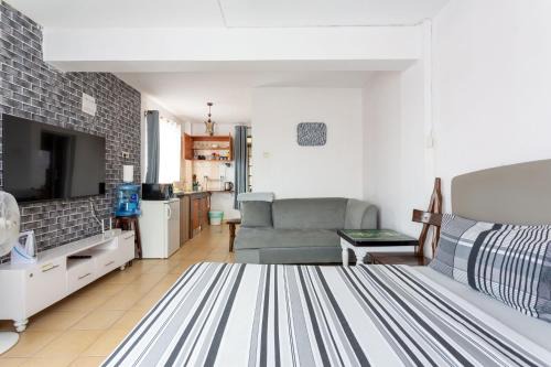 Ngara West Apartment | Sunny Spacious Studio