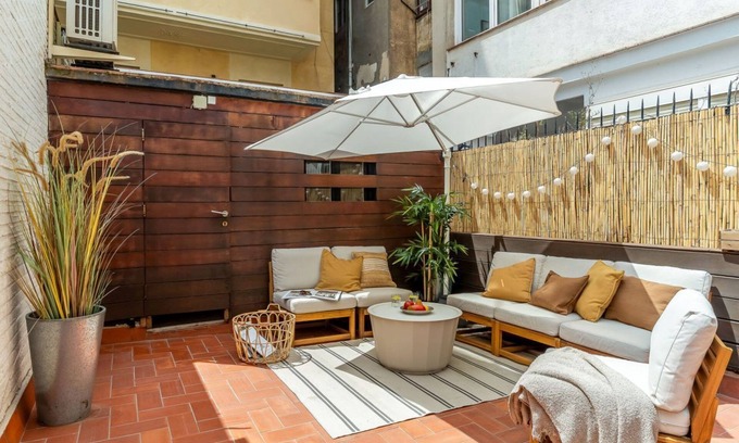 L'Antiga Esquerra de l'Eixample Apartment | Sunny Stylish Terrace next to Paseo de Gracia