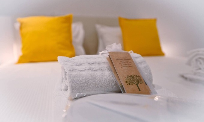 Melide Apartment | Sunny Suite with lake view