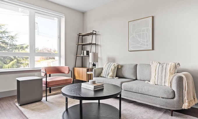 Walnut Creek Apartment | Sunny Walnut Creek 1BR w/Gym, Pool & Spa, walk to BART, by Blueground