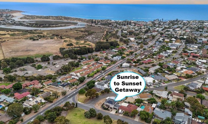 Port Noarlunga House | Sunrise To Sunset Getaway By Wine Coast Holidays