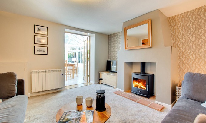 Hickling House | Sunset Cottage - Two Bedroom House, Sleeps 4