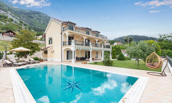 Skaljari Apartment | Sunset Rose