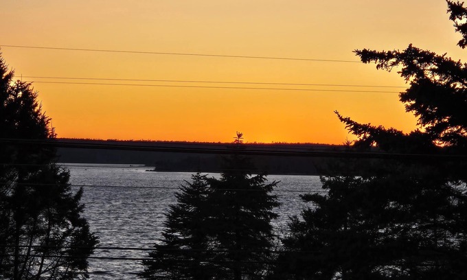 Ragged Island House | Sunset Shore House. Beautiful sunsets 4.8 km from Shelburn's historic waterfront