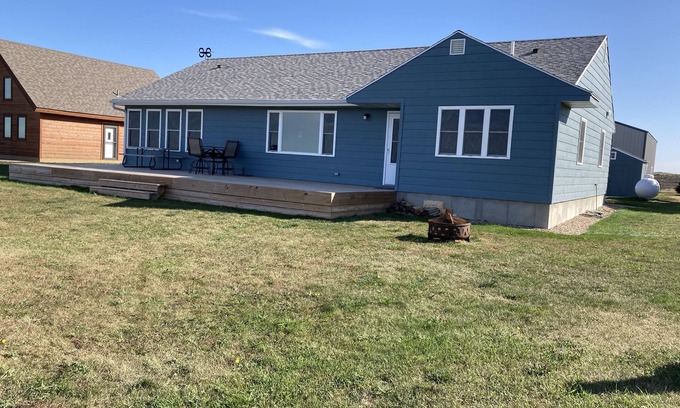 Kingsbury County House | Sunset Shores on Lake Thompson