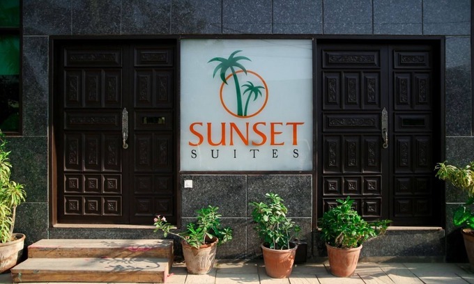 D.H.A. Hotel | Sunset Suites