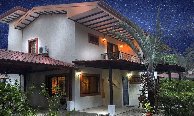 Bejuco House | Sunset Villa - 'A Stones Throw to the Beach'