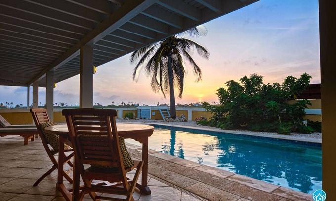 Esmeralda Villa | SUNSET VILLA - Stunning VIEW! - private pool - 4 bed - 4 bath- 11 guest home