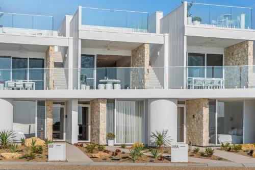 Aldinga Beach House | Sunsets Aldinga Beach, 4 king rooms, rooftop, incredible views