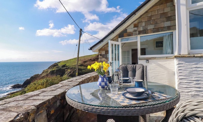 Portloe Cottage | SUNTRAP HOUSE, pet friendly, character holiday cottage in Portloe
