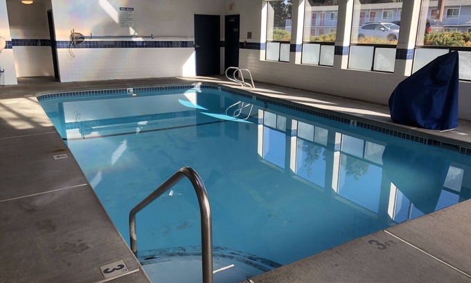 Old Farm District Hotel | Super 8 by Wyndham Bend