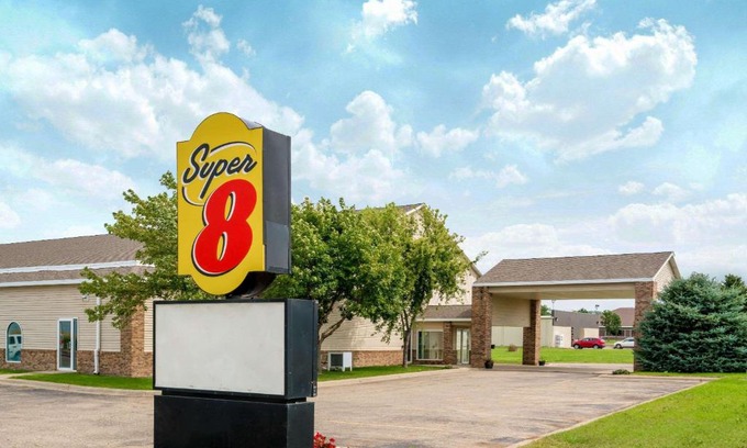 Beresford Hotel | Super 8 by Wyndham Beresford