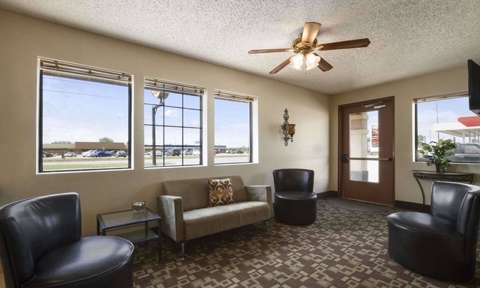 Blackwell Hotel | Super 8 by Wyndham Blackwell