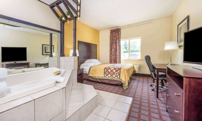 Bloomington Hotel | Super 8 by Wyndham Bloomington University Area