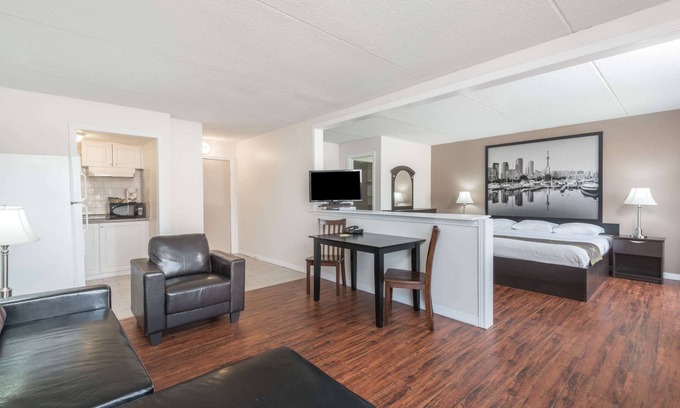 Calgary Hotel | Super 8 by Wyndham Calgary/Airport
