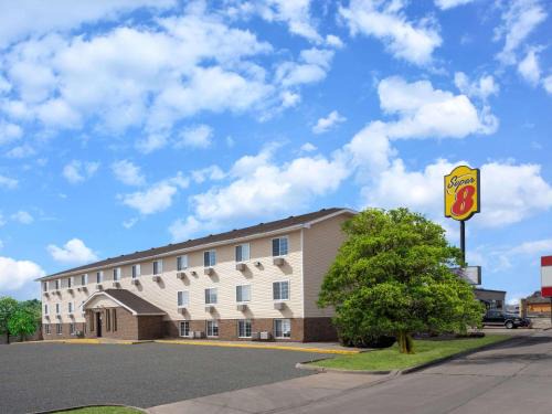 Clinton Hotel | Super 8 by Wyndham Clinton