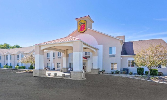 Cloverdale Hotel | Super 8 by Wyndham Cloverdale IN