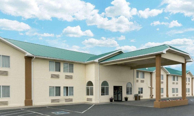 Green River Hotel | Super 8 by Wyndham Green River