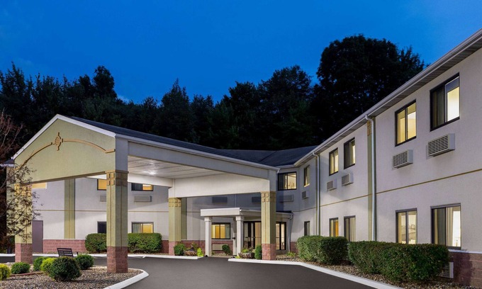 Mercer Hotel | Super 8 by Wyndham Grove City
