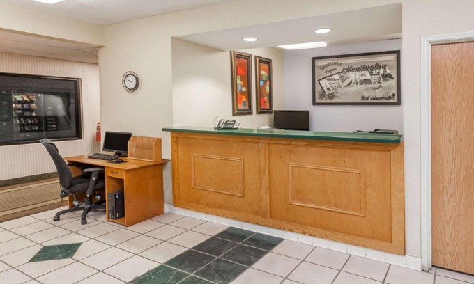 Huntington Hotel | Super 8 by Wyndham Huntington