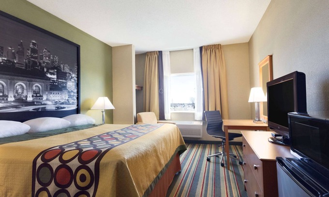 Lee's Summit Hotel | Super 8 by Wyndham Lees Summit