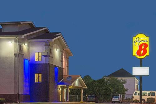 New Castle Hotel | Super 8 by Wyndham New Castle